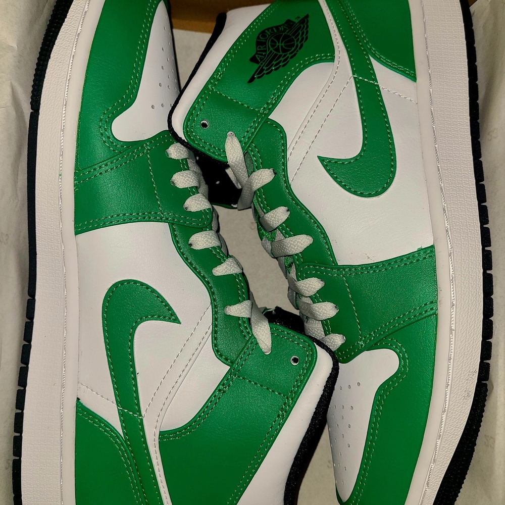 Jordan 1 Mids Mens Shoes Size 9 New